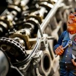 Car mechanic, mechanic, workshop — Boost Fuel Efficiency and Cut Costs with Timely Piston Ring Repairs