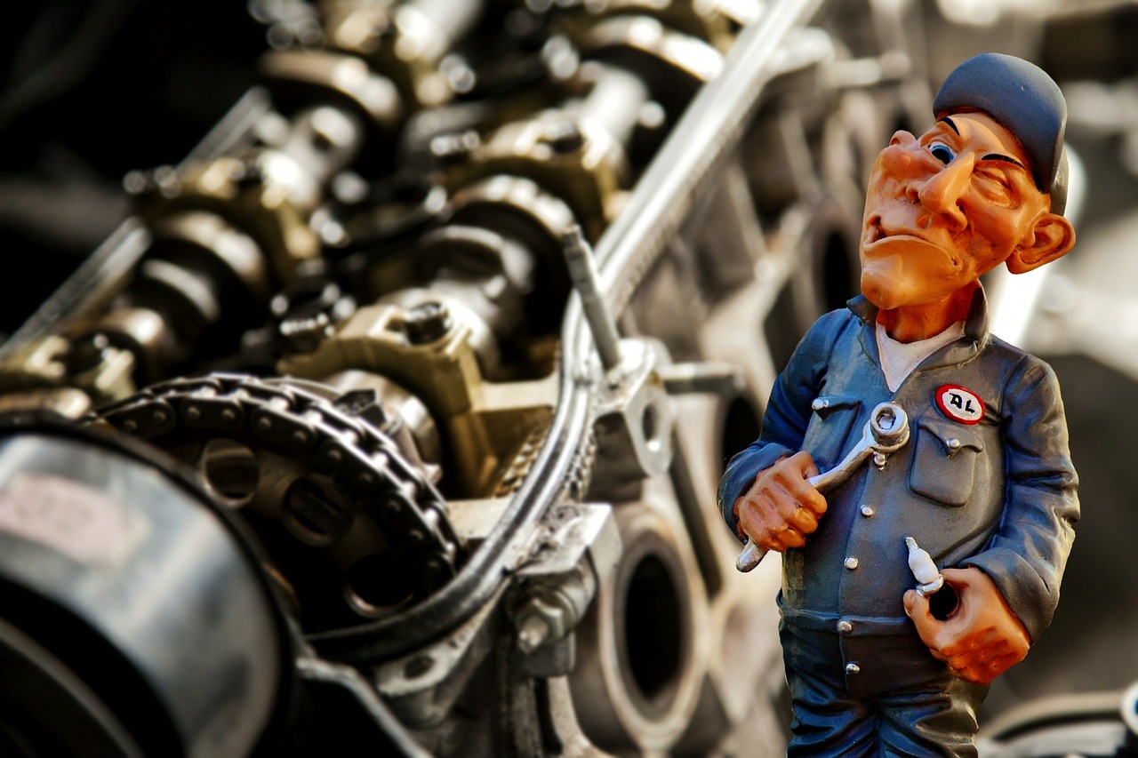 Car mechanic, mechanic, workshop — Boost Fuel Efficiency and Cut Costs with Timely Piston Ring Repairs